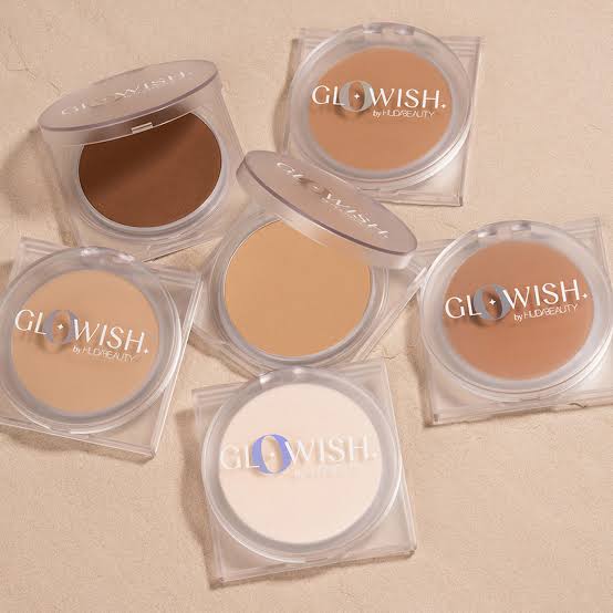 Huda Beauty Glowish Lightweight Blurring Pressed Powder